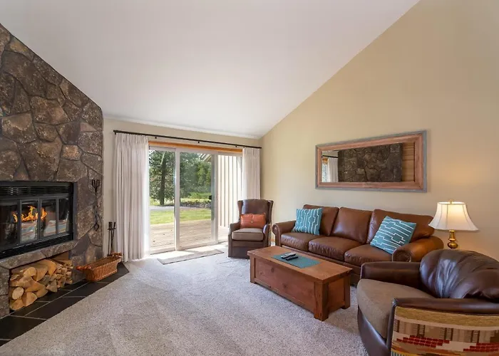 Stunning Condo, 2 Masters, Amazing View, Sharc Passes, Bikes