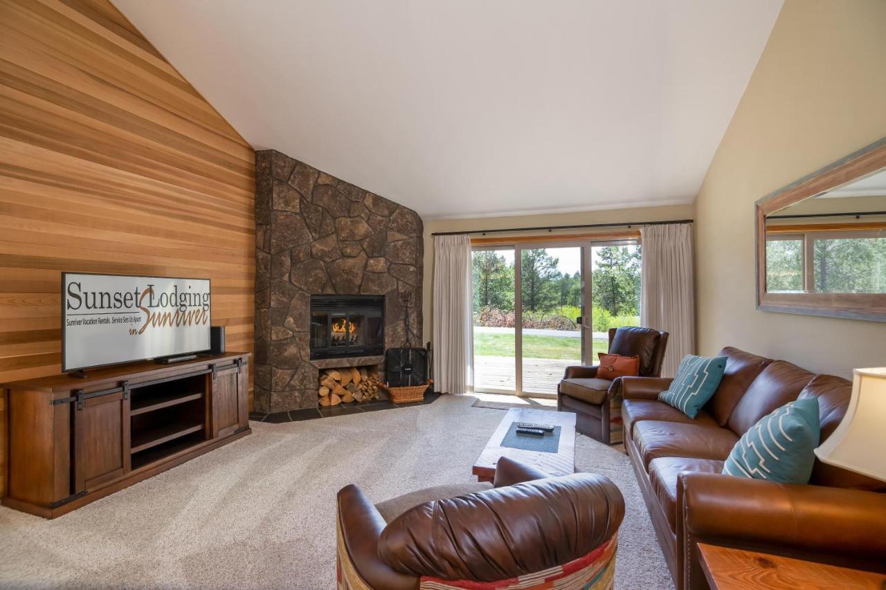 Stunning Condo, 2 Masters, Amazing View, Sharc Passes, Bikes *