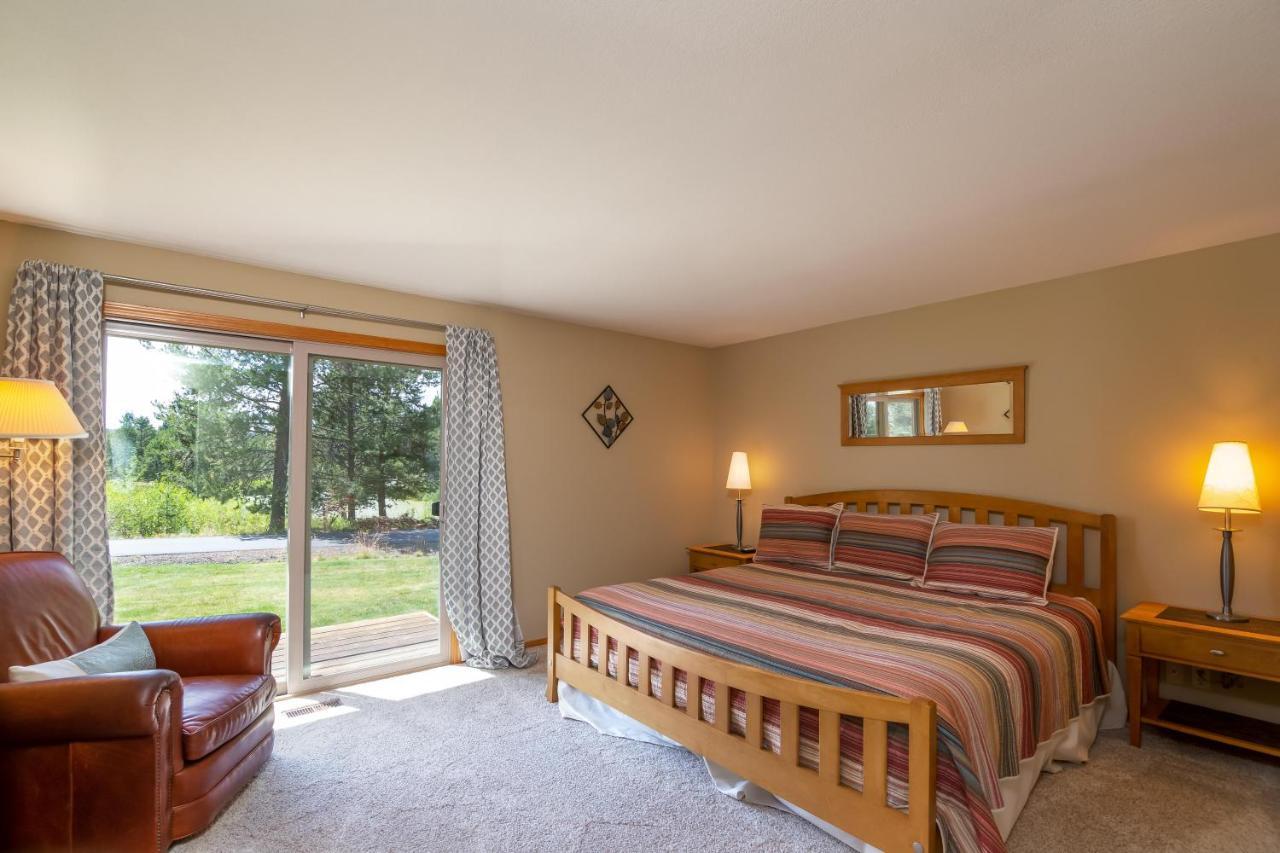 Stunning Condo, 2 Masters, Amazing View, Sharc Passes, Bikes Holiday home Sunriver