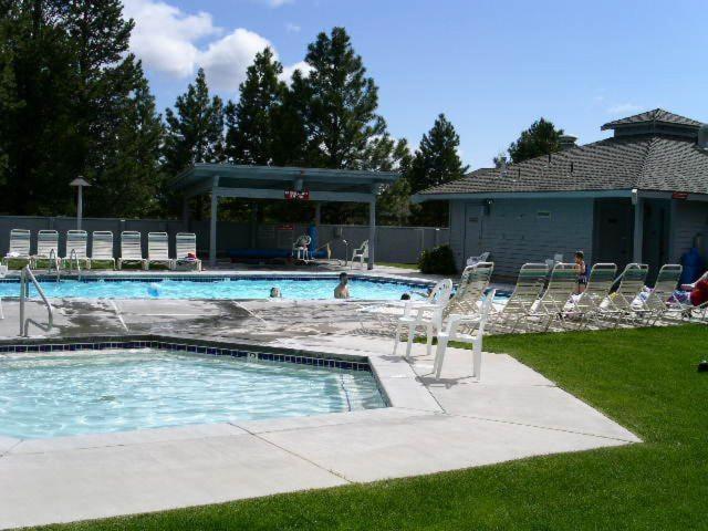 Stunning Condo, 2 Masters, Amazing View, Sharc Passes, Bikes *