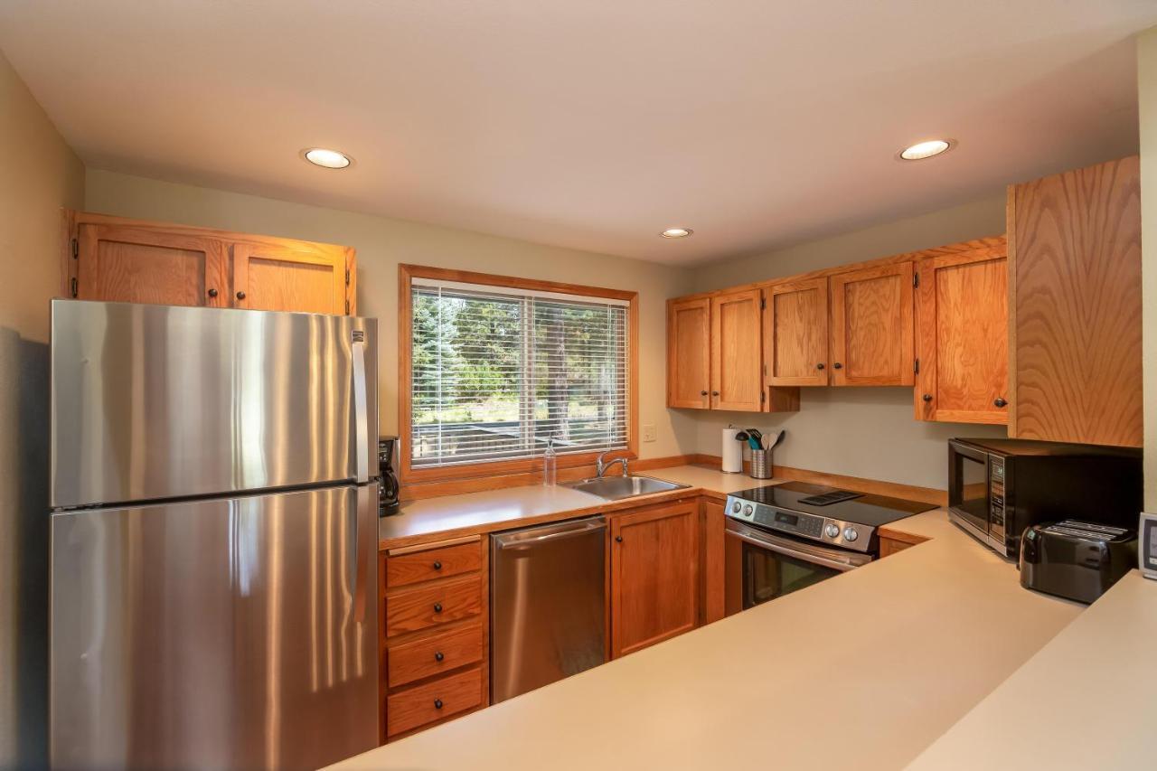 Stunning Condo, 2 Masters, Amazing View, Sharc Passes, Bikes Sunriver